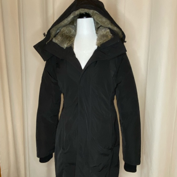 Aritzia Babaton mid-length parka - Picture 1 of 6